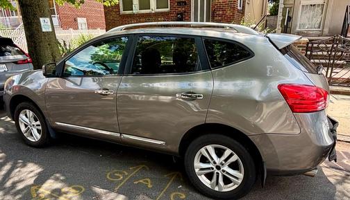 Gold 2013 Nissan Rogue SV