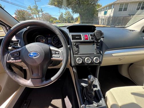 White 2015 Subaru Impreza 2.0i