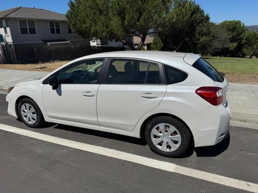 White 2015 Subaru Impreza 2.0i