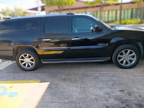 Black 2007 GMC Yukon XL Denali