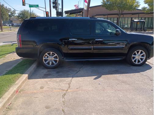 Black 2007 GMC Yukon XL Denali
