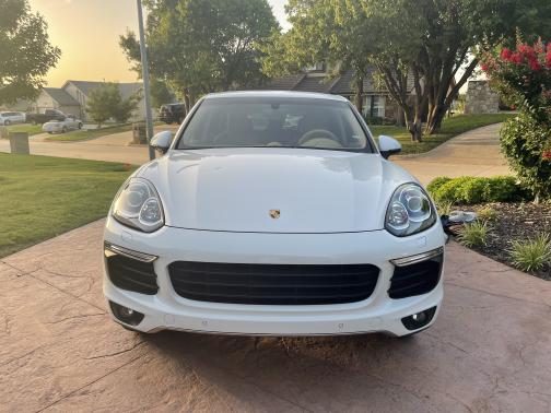 Photo 1 of 11 of 2017 Porsche Cayenne Platinum Edition