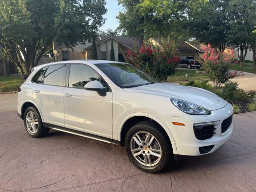 Photo 2 of 11 of 2017 Porsche Cayenne Platinum Edition