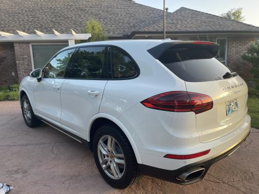 Photo 3 of 11 of 2017 Porsche Cayenne Platinum Edition