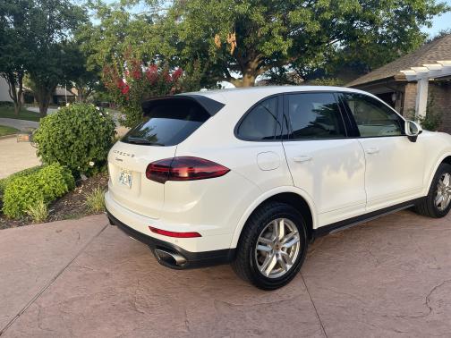 Photo 4 of 11 of 2017 Porsche Cayenne Platinum Edition