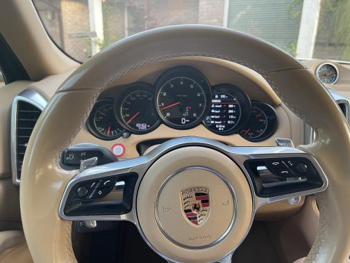 Photo 5 of 11 of 2017 Porsche Cayenne Platinum Edition