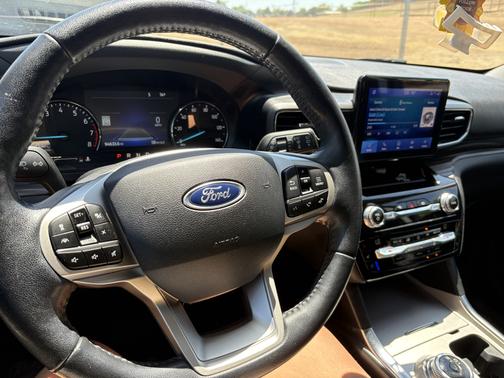 White 2021 Ford Explorer Limited