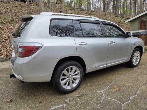 Silver 2010 Toyota Highlander Hybrid Limited