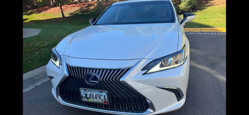 2019 Lexus ES 300h Luxury