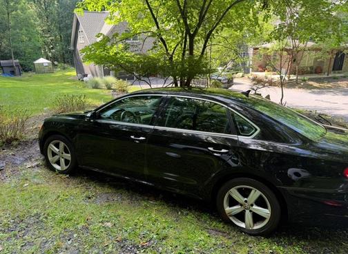 Black 2012 Volkswagen Passat 2.5 SE
