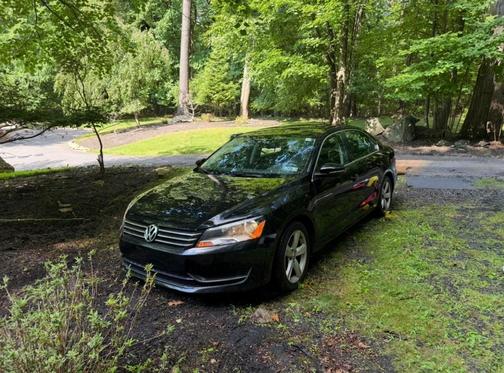 Black 2012 Volkswagen Passat 2.5 SE