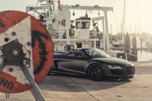Photo 4 of 30 of 2011 Audi R8 5.2 quattro Spyder