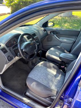 2005 Ford Focus ZX4 SE