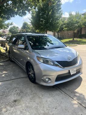 Silver 2012 Toyota Sienna SE
