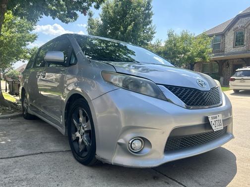 Silver 2012 Toyota Sienna SE