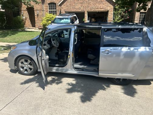 Silver 2012 Toyota Sienna SE