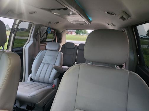 2010 Chrysler Town & Country Touring Plus