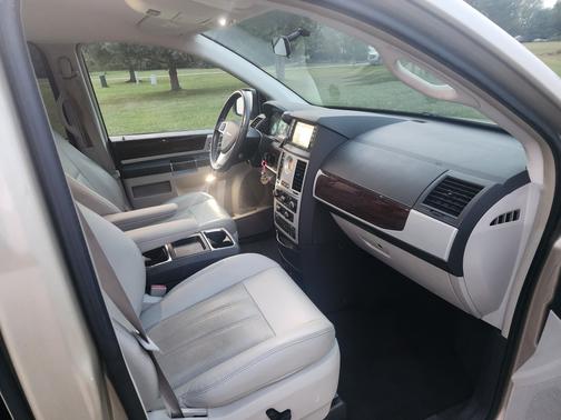 2010 Chrysler Town & Country Touring Plus