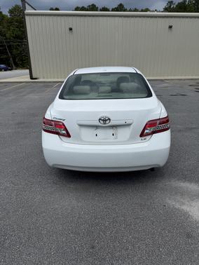 White 2011 Toyota Camry SE