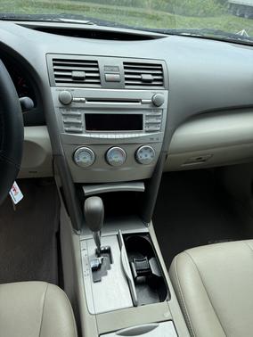 White 2011 Toyota Camry SE