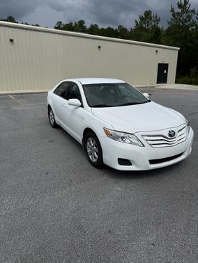 White 2011 Toyota Camry SE