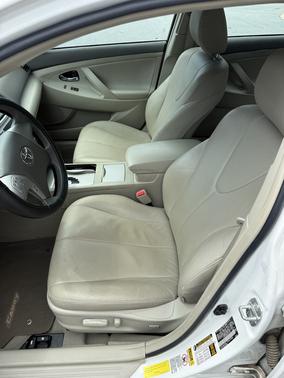 White 2011 Toyota Camry SE