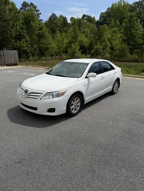 White 2011 Toyota Camry SE