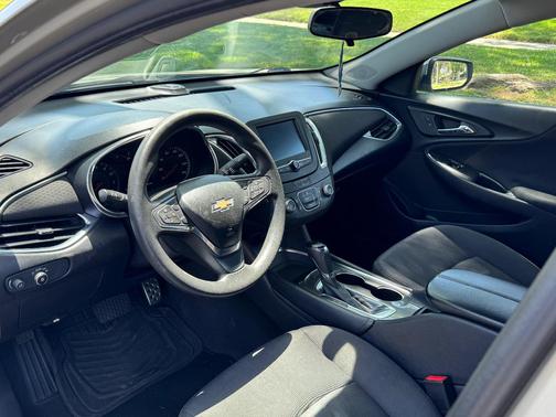 Gold 2016 Chevrolet Malibu 1LT