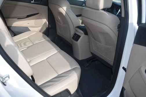 White 2017 Hyundai TUCSON Limited