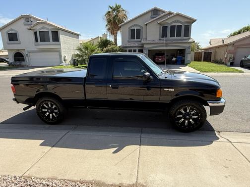 Black 2004 Ford Ranger XLT SuperCab