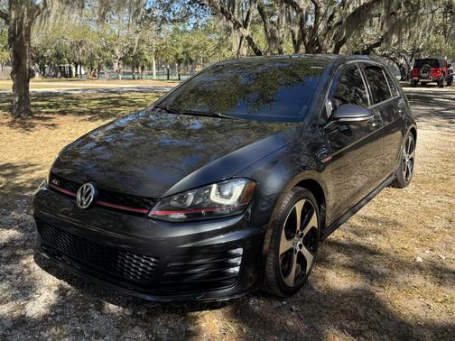 2015 Volkswagen Golf GTI 2.0T SE 4-Door