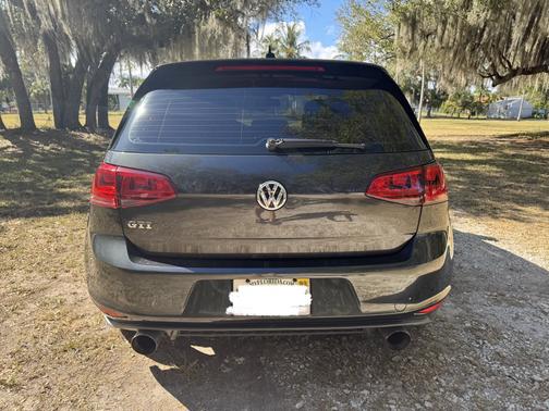 2015 Volkswagen Golf GTI 2.0T SE 4-Door