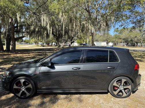 2015 Volkswagen Golf GTI 2.0T SE 4-Door