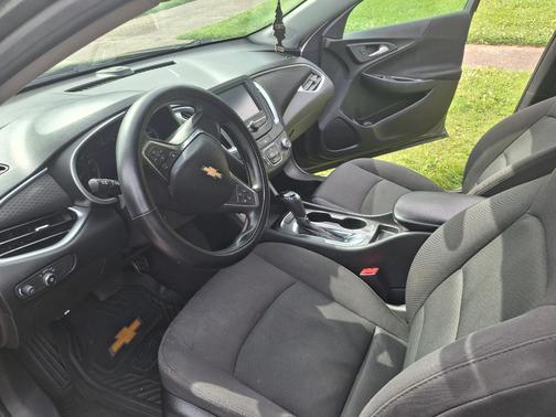 Gray 2017 Chevrolet Malibu 1LS
