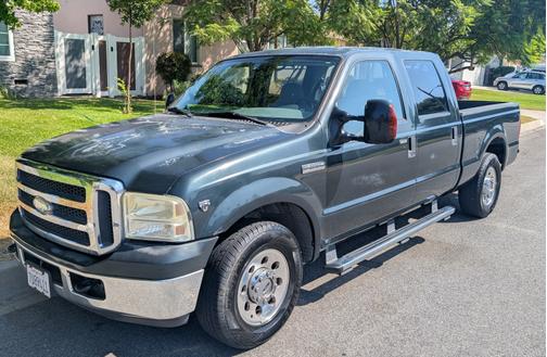 2005 Ford F-250 XLT Crew Cab Super Duty