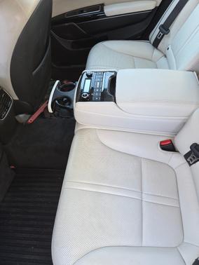 White 2015 Kia K900 Luxury