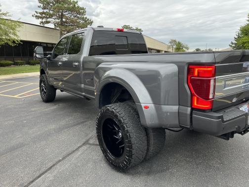 Photo 2 of 10 of 2021 Ford F-350 Platinum