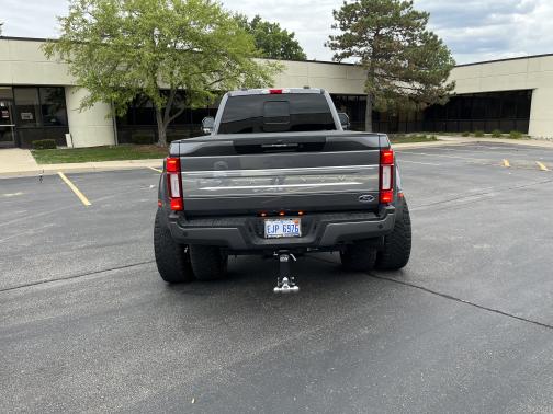 Photo 4 of 10 of 2021 Ford F-350 Platinum