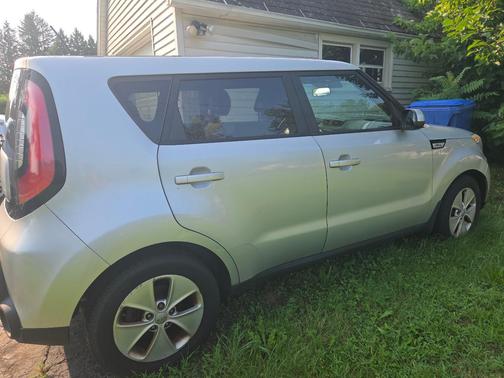 Silver 2015 Kia Soul Base