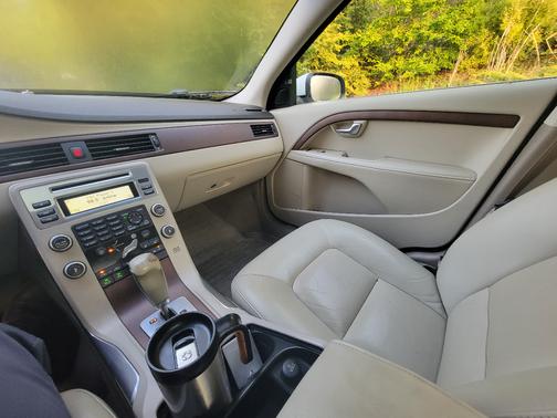 White 2011 Volvo S80 T6