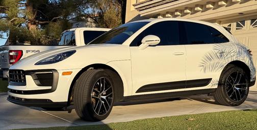 White 2022 Porsche Macan Macan