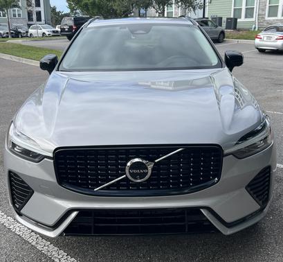 2024 Volvo XC60 B5 Plus Dark Theme