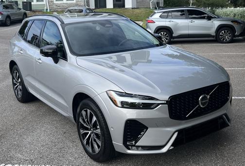 2024 Volvo XC60 B5 Plus Dark Theme