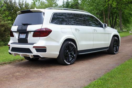 Photo 3 of 27 of 2013 Mercedes-Benz GL-Class GL 550 4MATIC