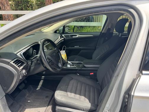 Silver 2017 Ford Fusion SE