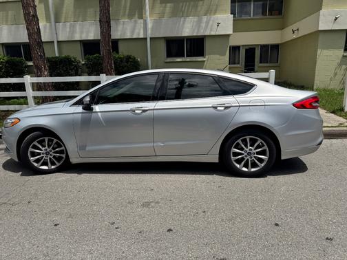 Silver 2017 Ford Fusion SE