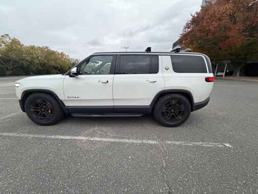 2023 Rivian R1S Adventure Quad-Motor Large Package