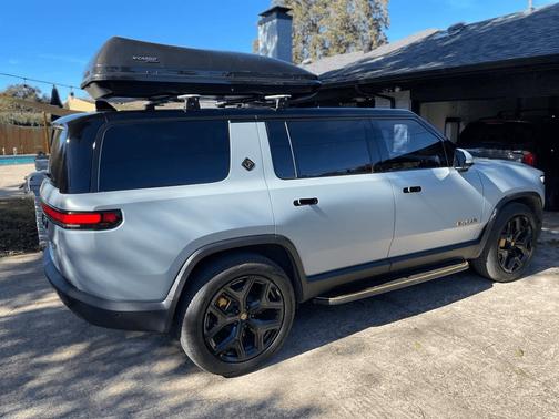 2023 Rivian R1S Adventure Quad-Motor Large Package