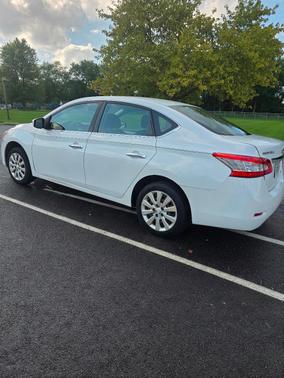 White 2014 Nissan Sentra SV