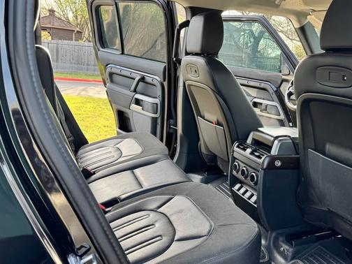 2020 Land Rover Defender 110 SE